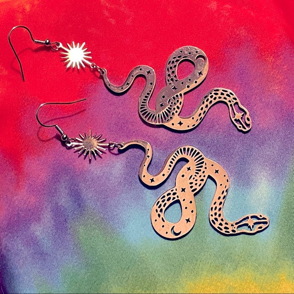 💥2 for $20💥☆☆Silver𓆙Serpent𓆙Earrings☆☆ - Picture 3 of 3